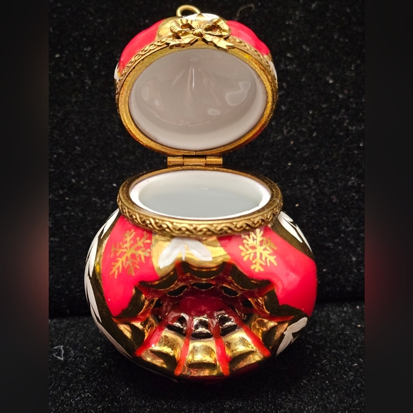 Limoges France Peint Main Christmas Ornament Trinket Box - Picture 3 of 5